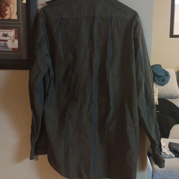 Size XLarge Men's Button Up - Picture 6 of 6